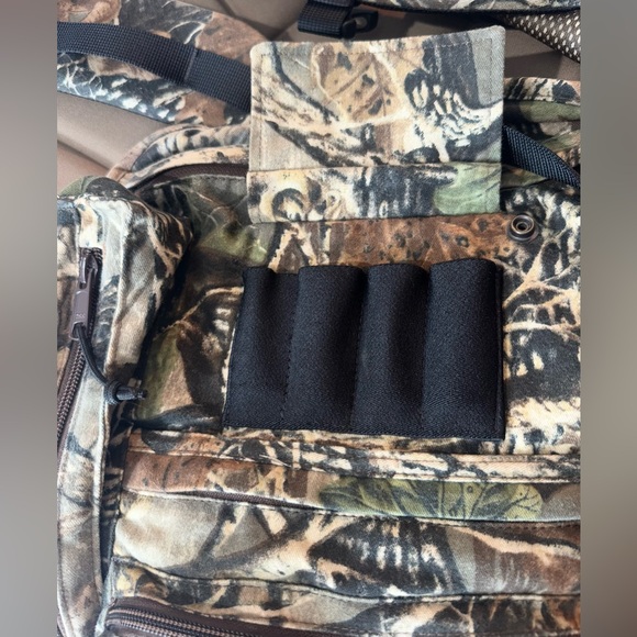 Cabela’s Camo Hunting Vest with Seat & Turkey Call Case Small-Large - Picture 8 of 13